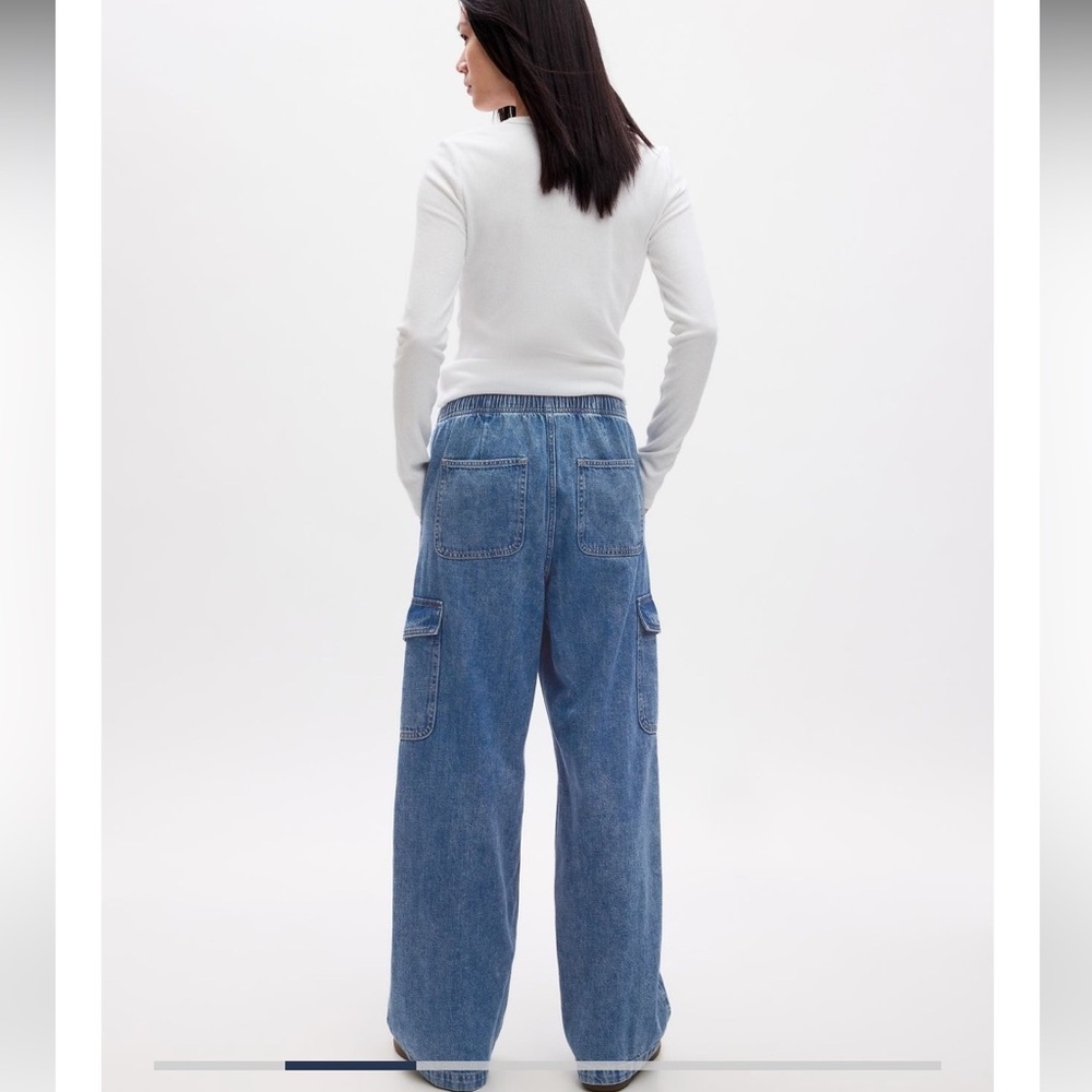 Gap High Rise Wide-Leg Pull-On Jeans Medium Wash Cargo - Picture 2 of 5